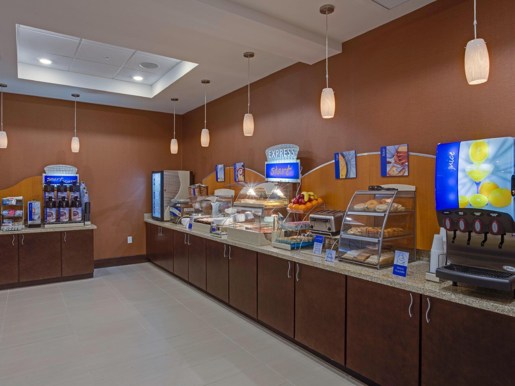 Holiday Inn Express Hotel & Suites Orlando East-Ucf Area By Ihg Alafaya Экстерьер фото